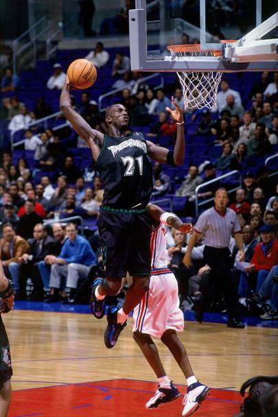 Contro i Clippers a Los Angeles nel 2000 (Getty Images)
